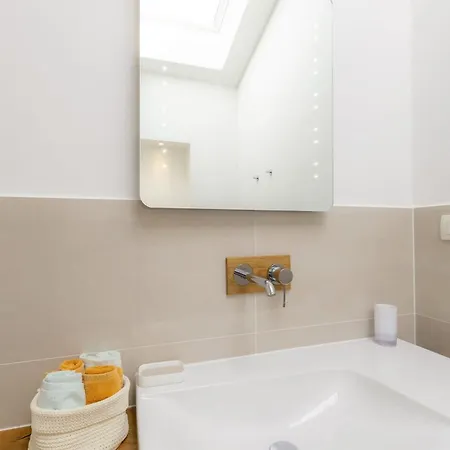 Red House Trget With Swimming Pool, Sauna And Jacuzzi Vila Labin (Istria)