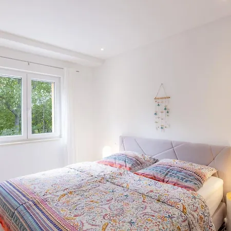 Red House Trget With Swimming Pool, Sauna And Jacuzzi Labin (Istria)