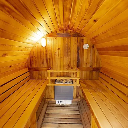别墅 Red House Trget With Swimming Pool, Sauna And Jacuzzi