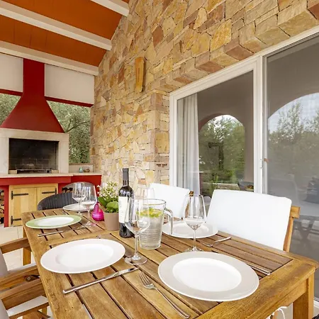 Red House Trget With Swimming Pool, Sauna And Jacuzzi Labin (Istria)