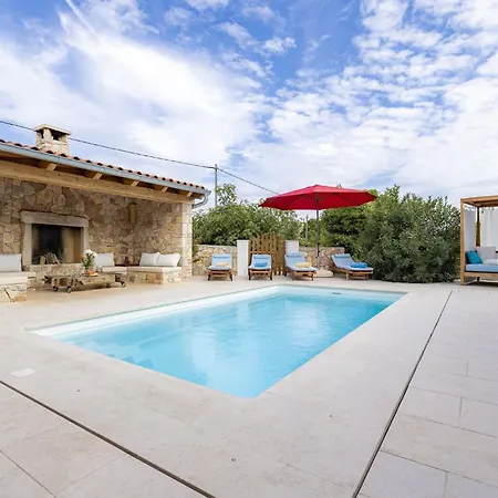 Red House Trget With Swimming Pool, Sauna And Jacuzzi Villa Labin (Istria)
